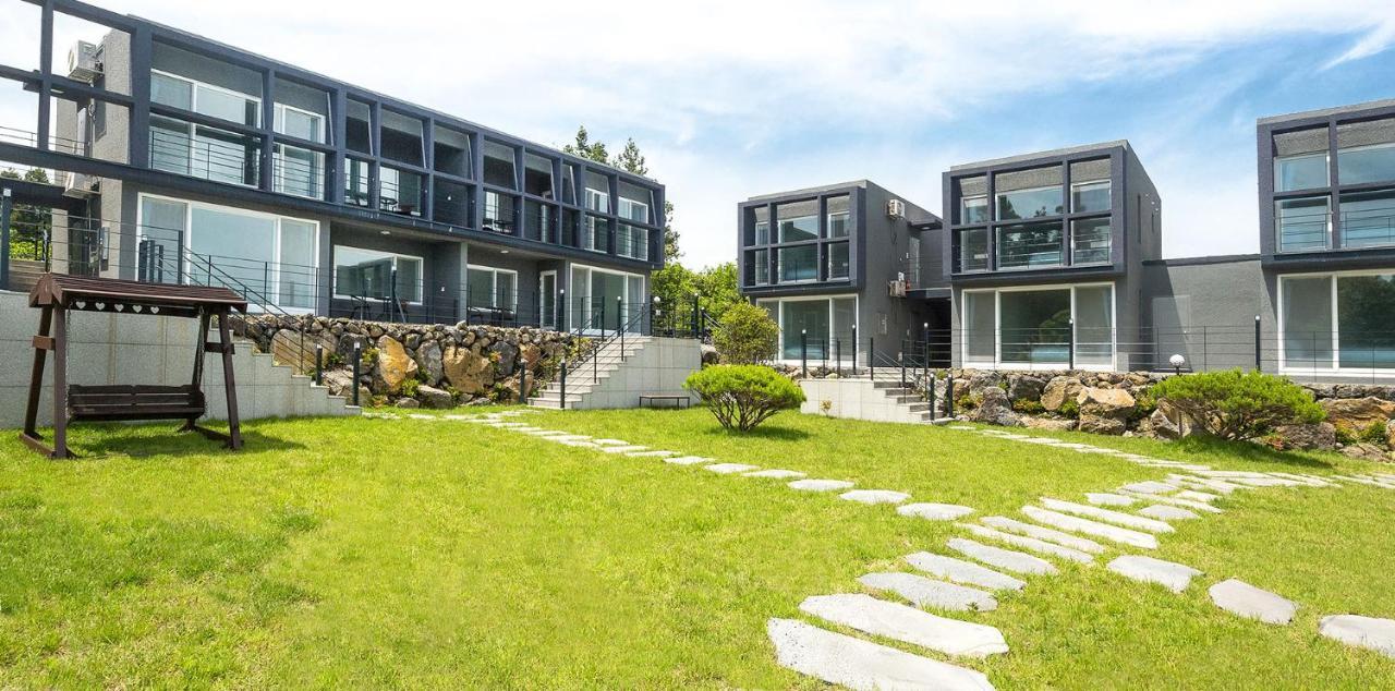 Donnaeko Pension Seogwipo Exterior photo